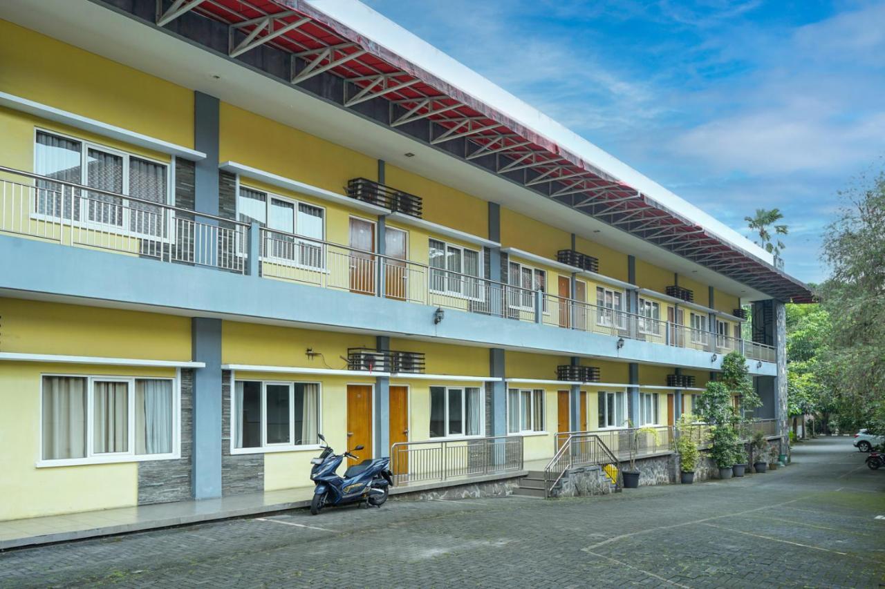 Front One Resort Indraloka Temanggung Exteriör bild
