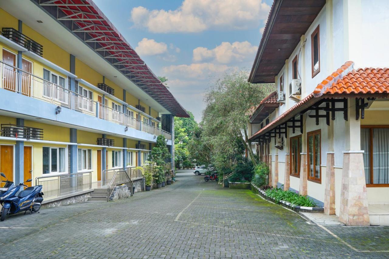 Front One Resort Indraloka Temanggung Exteriör bild