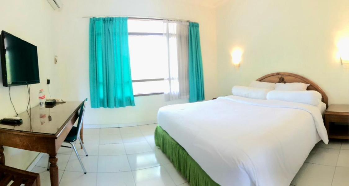 Front One Resort Indraloka Temanggung Exteriör bild