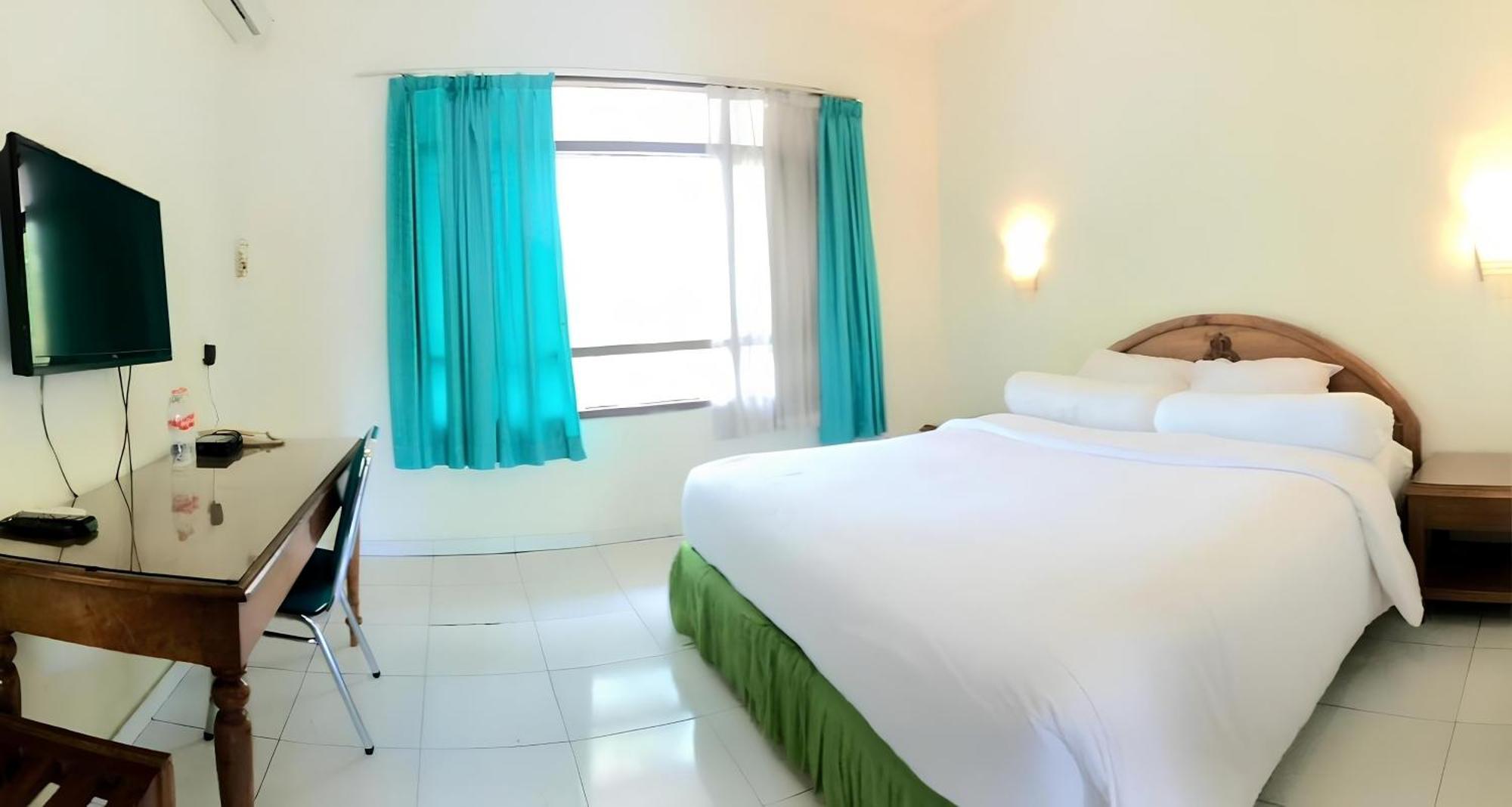 Front One Resort Indraloka Temanggung Exteriör bild